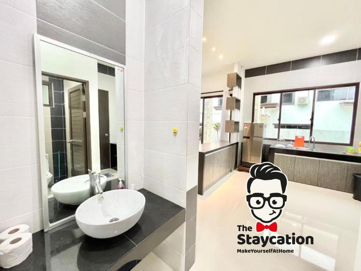 Staycation Homestay 4 Kota Samarahan D Gated House Κουτσίνγκ Εξωτερικό φωτογραφία